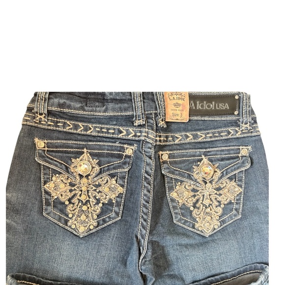 NWT L.A. Idol Woman’s 3 Denim Capris Silver Embellishments With Cross Pockets - Picture 2 of 7